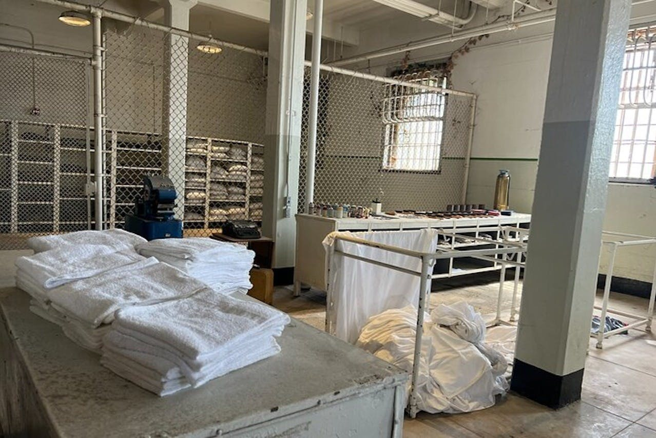 San Francisco: Alcatraz Entry + Roundtrip Ferry + Audio Guide + Night Option - Photo 1 of 4